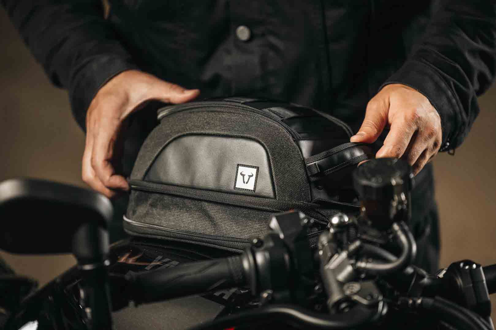 Legend Gear magnetic tank bag LT3 3.5 l - 5.5 l. Magnetic fastening.