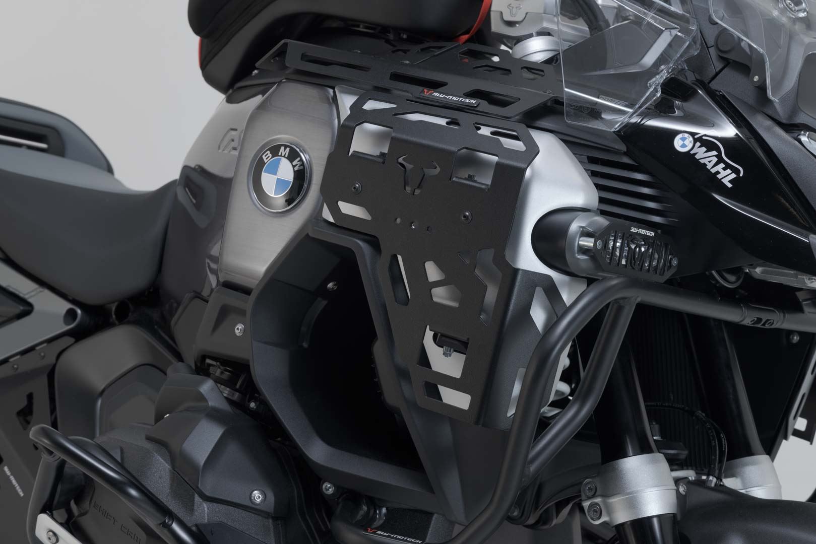 Carrier plate for radiator guard Black. BMW R 1300 GS Adventure (24-).