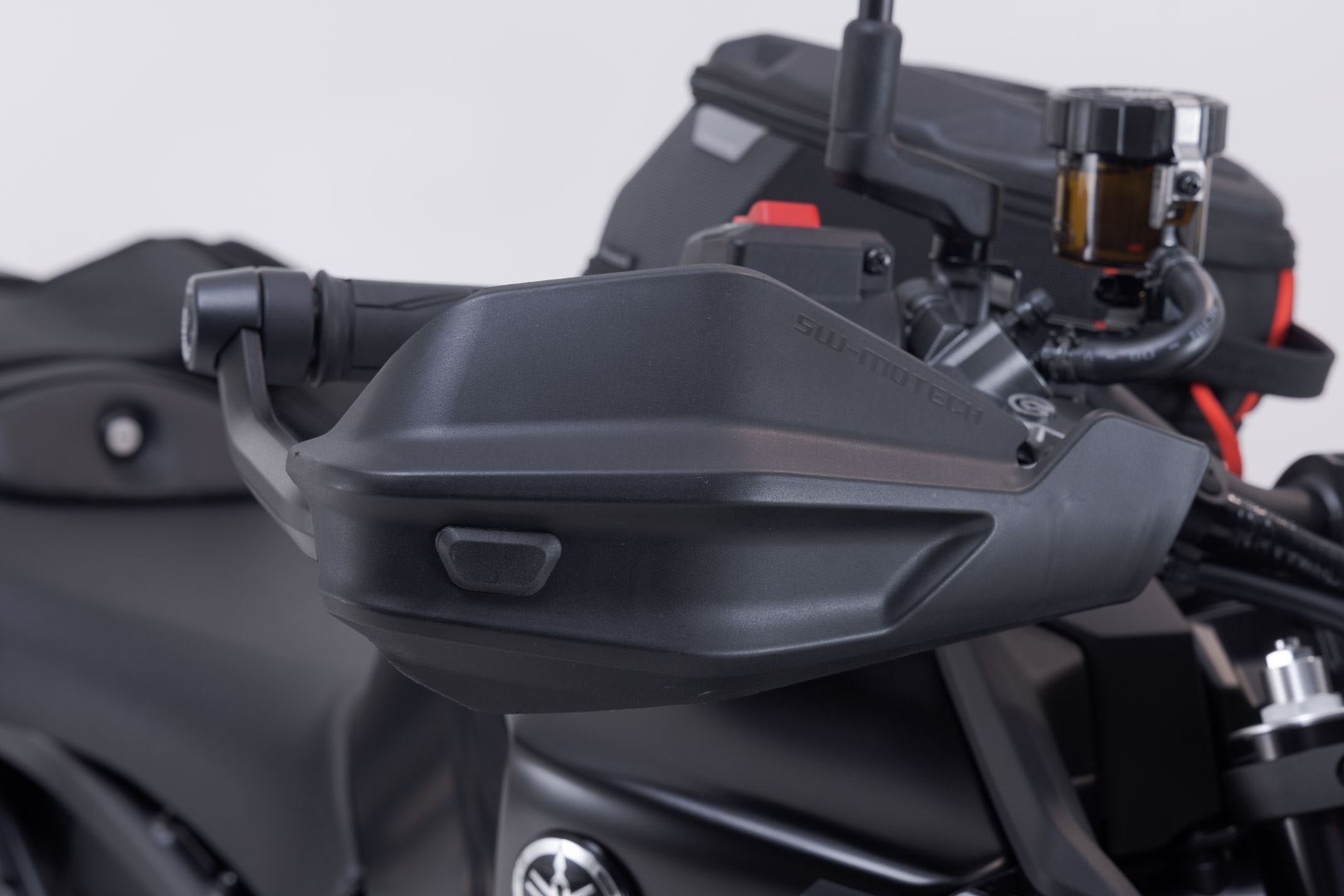 Adventure handguard kit Black. Yamaha MT-09 (23-).