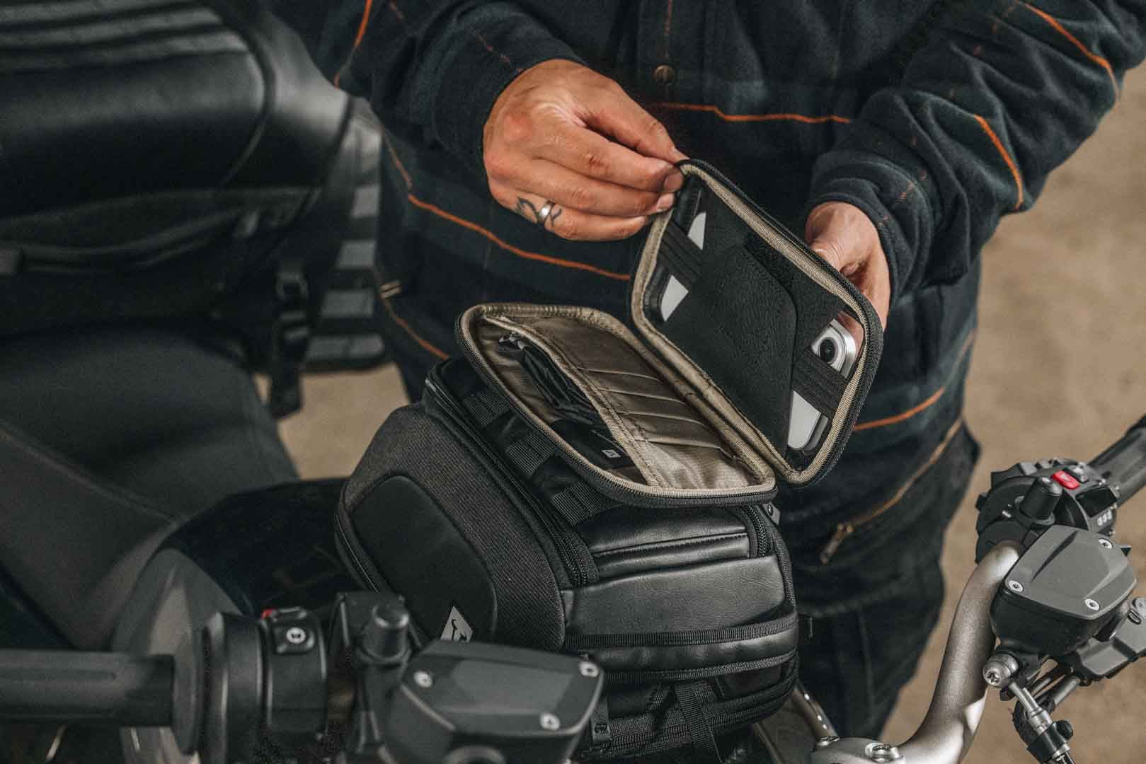 Legend Gear smartphone bag LA11 For MOLLE system. Black.